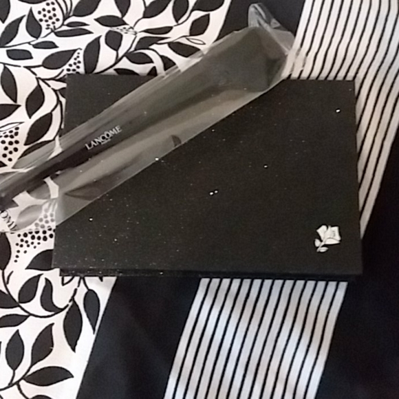 Lancome 12 Color Palette - Picture 2 of 2